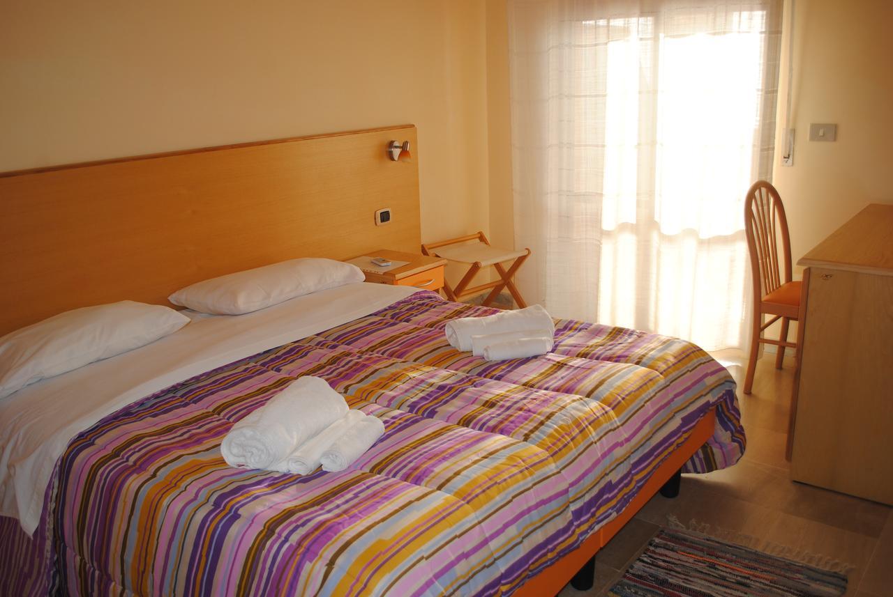 Hotel South Paradise Palmi Buitenkant foto